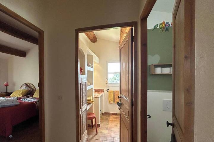 \"Terre des Ocres\" Room, garden view, private bathroom, pool in Saint-Didier, Parc naturel régional du Mont-Ventoux