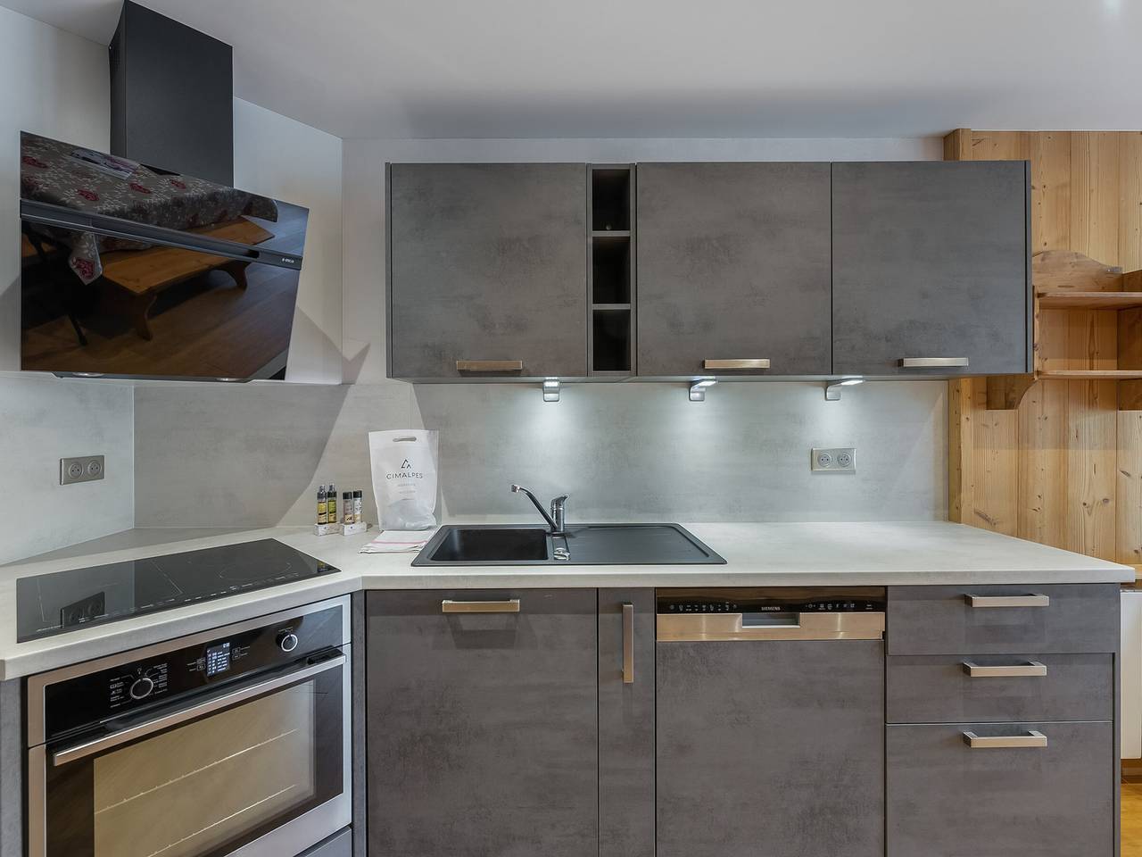 Appartamento intero, Charming apt for 6 near slopes with balcony and Wifi in Val Thorens, Le tre valli