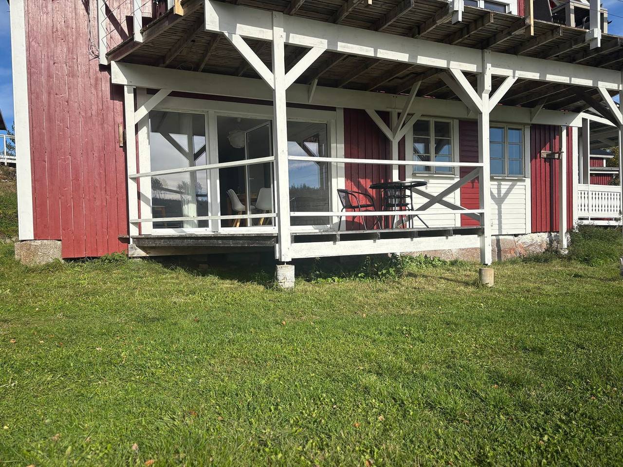 Ganze Wohnung, Lea – Ferienwohnung mit Seeblick & Boot bei Sundsvall in Västernorrland