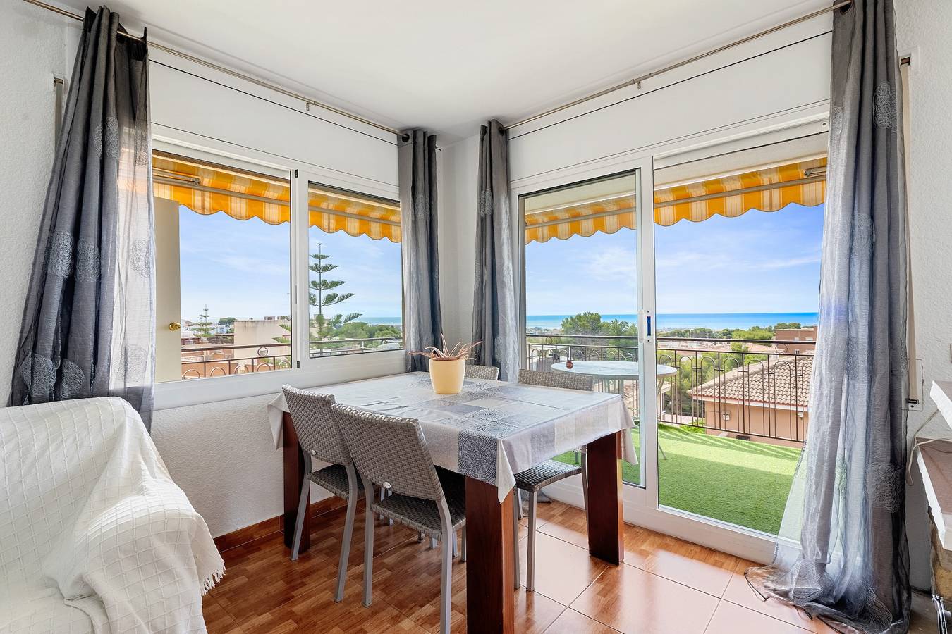 Appartement entier, Appartement 'Apartamento Segur Calafell' avec vue mer, piscine partagée et Wifi in Segur de Calafell, Calafell