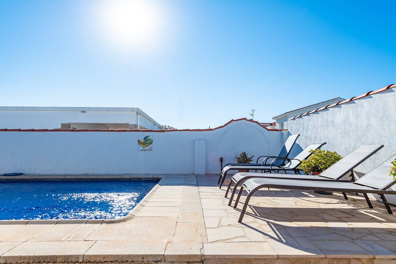 Casa Sorpresa con piscina privada y Wifi cerca centro de Vinaròs in Vinaroz, Costa del Azahar