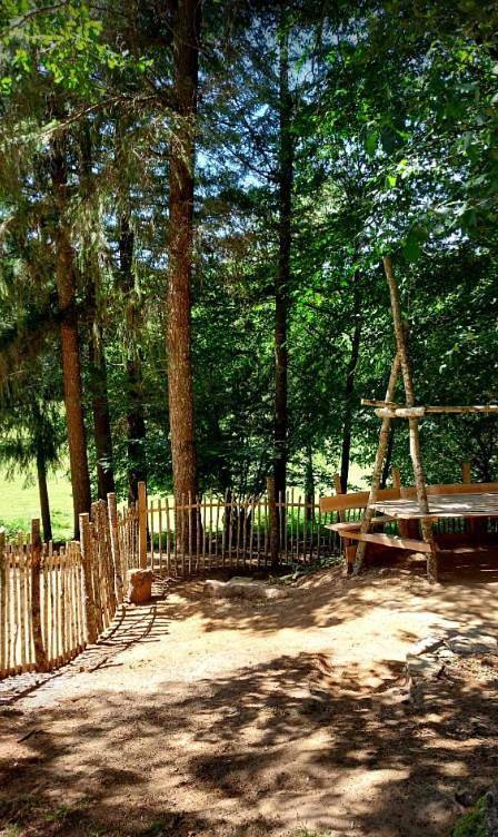 Gîte pour 8 personnes, avec jardin et piscine ainsi que vue et vue sur le lac, animaux acceptés à Saint-Éloy-les-Tuileries - 2