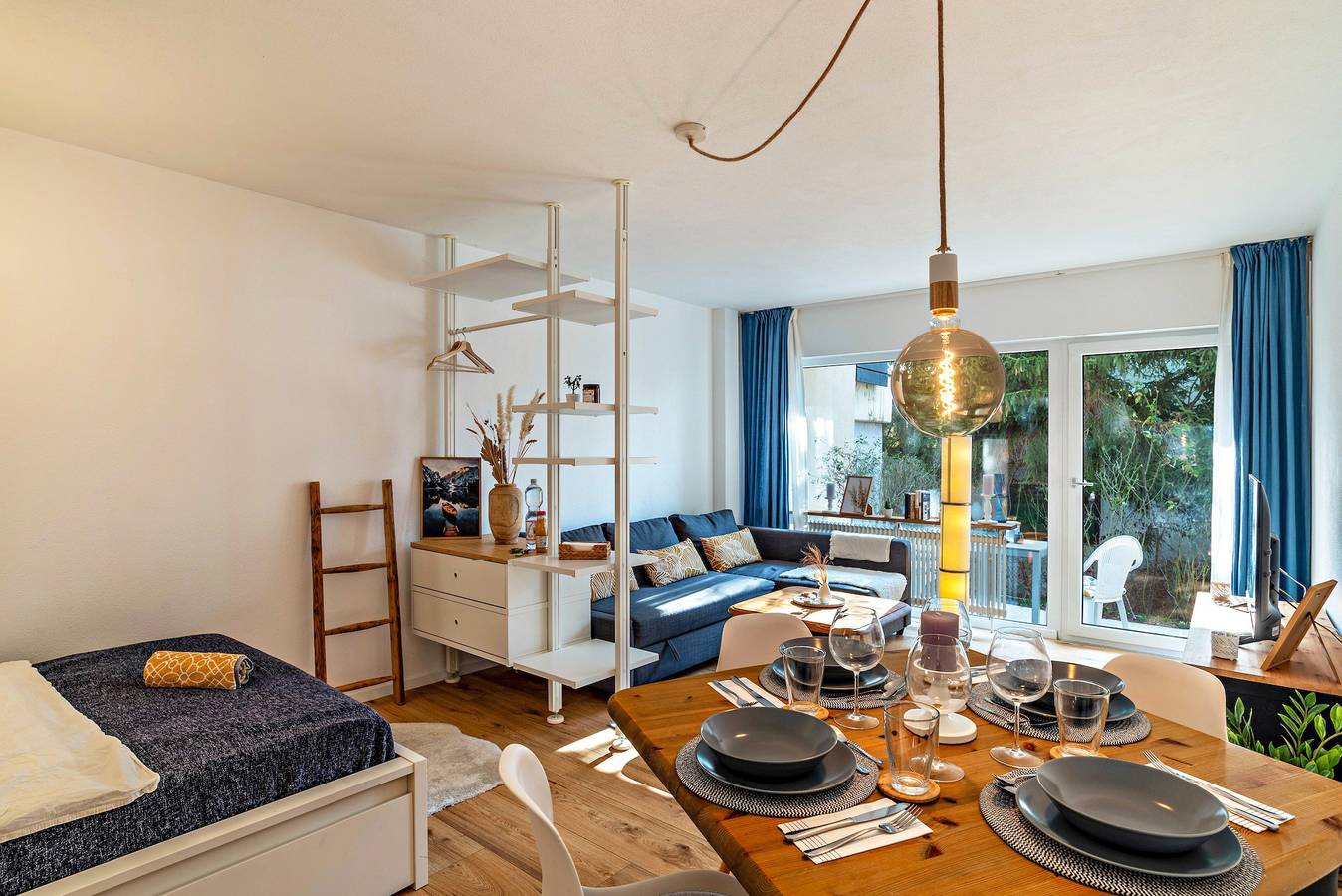 Ganze Wohnung, Gemütliche Einzimmerwohnung in ruhiger Gegend mit Wlan, Terrasse und Garten in Pforzheim, Nordschwarzwald