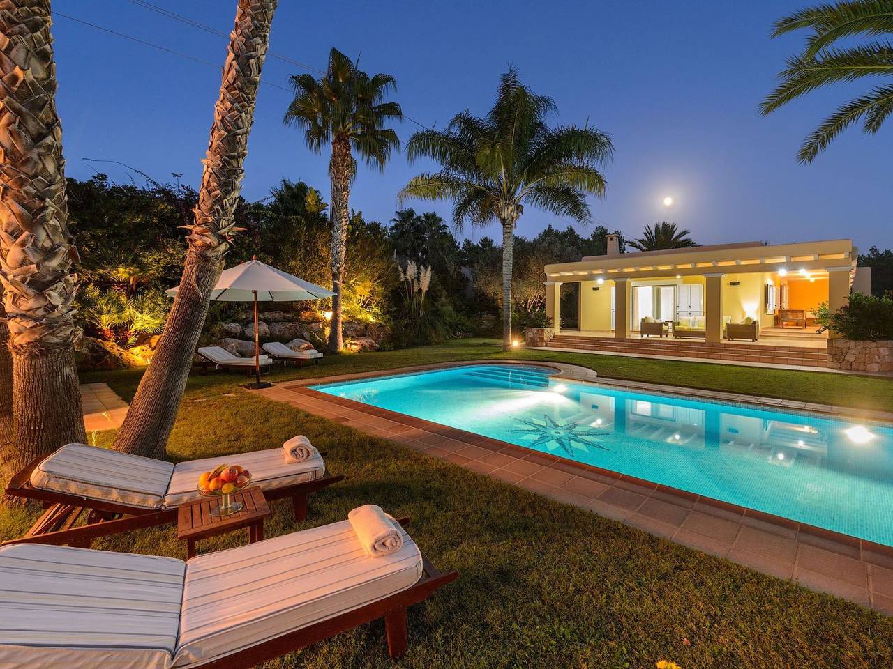 Schöne Villa Belvedere mit 4 Schlafzimmern, 3 Bädern, beheiztem Pool, zwei Whir in San José (Ibiza), Sant Josep de sa Talaia