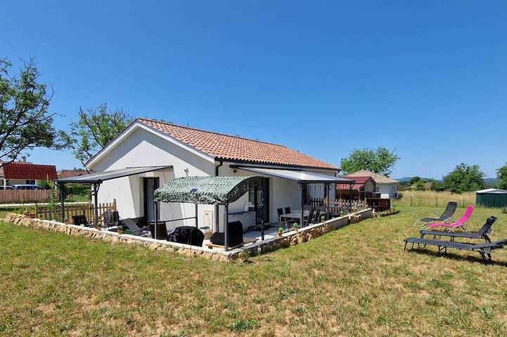 Location de vacances pour 6 personnes, avec jardin à Anglars-Nozac