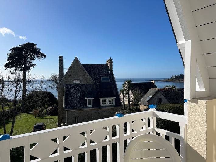 Location de vacances pour 4 personnes, avec jardin ainsi que piscine et terrasse à Bénodet