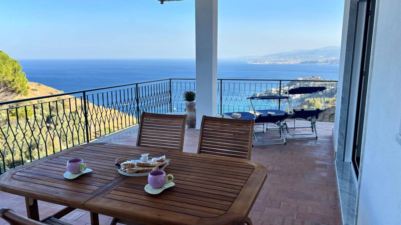 Apartamento entero, Maison Stalettì, entre cielo, mar e higos chumbos in Stalettì, Provincia de Catanzaro