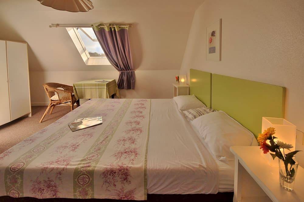 The Kereven Farm. \" Peace and space in Bénodet \"5 ha park South Brittany in Clohars-Fouesnant, Quimper region
