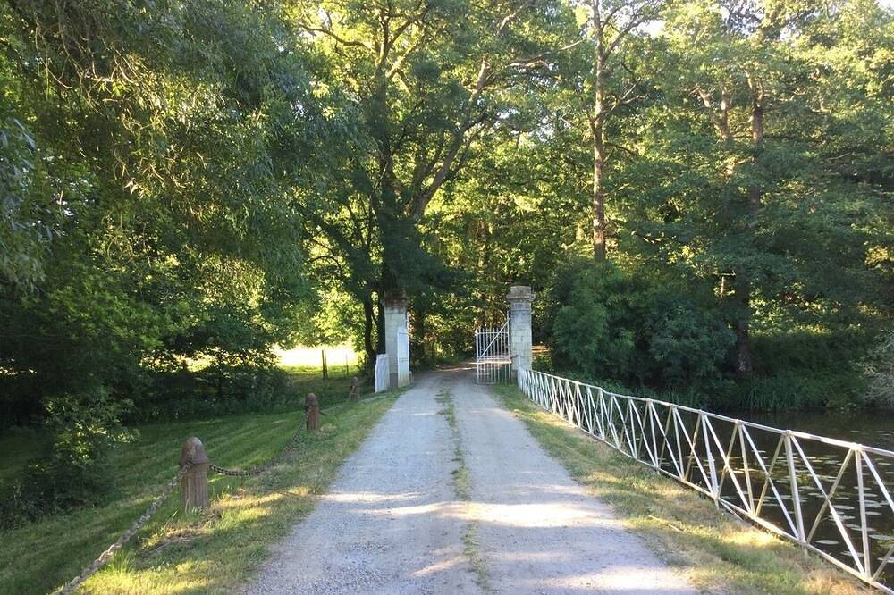 Demeure de Charme à la campagne avec piscine proche Nantes et du bord de mer in Sautron, Région de Nantes