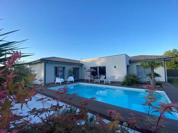 Maison d’hôte pour 2 personnes, avec jardin et vue ainsi que piscine et balcon à Berson