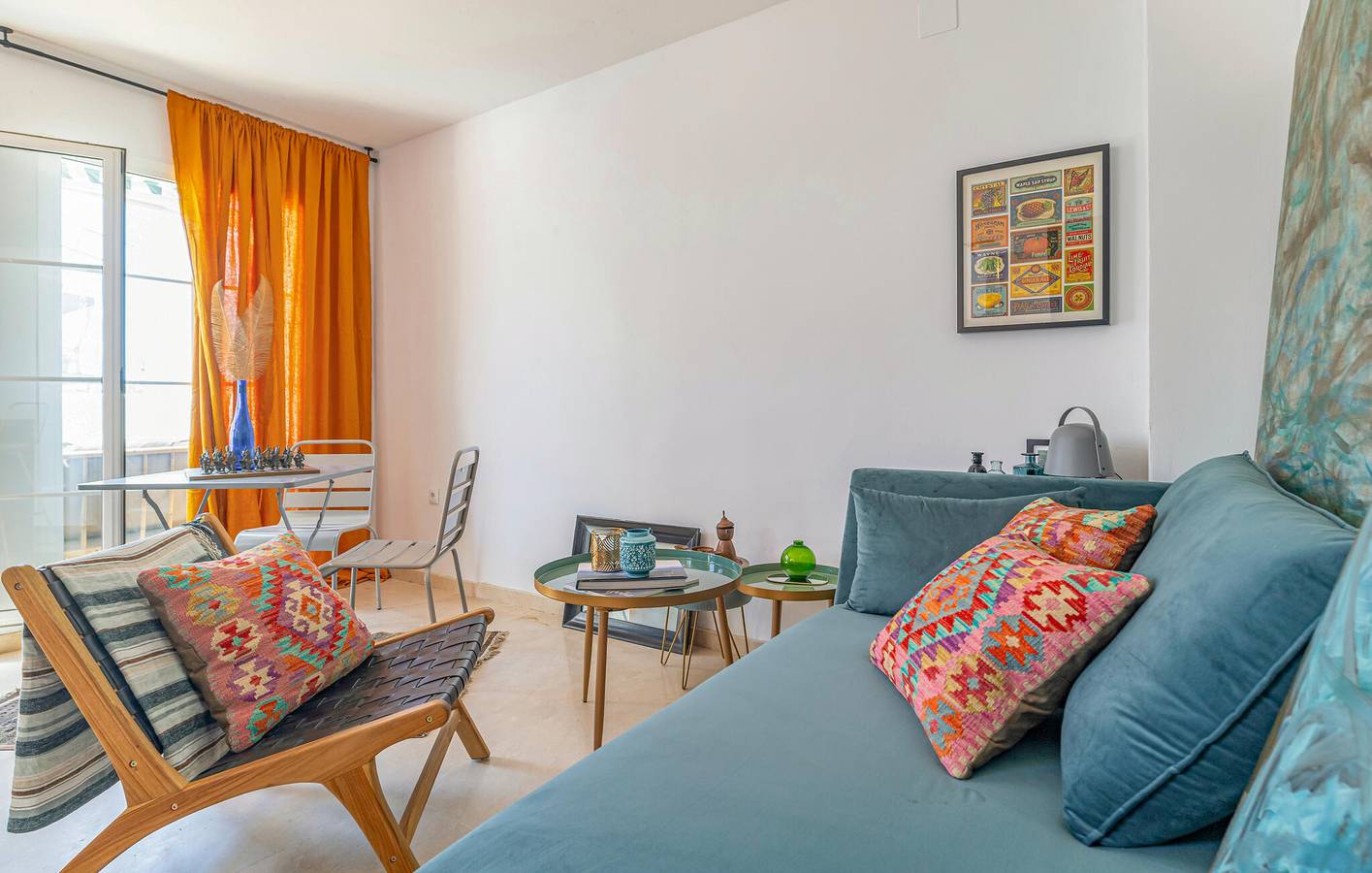 Entire holiday apartment, Luxury Apartment with Pool and Terrace, 2.5km to Playas del Duque in Nueva Andalucia Golf Valley, Marbella