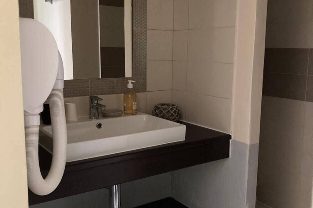 Room 'Balogna' with Mountain View, Wi-Fi and Air Conditioning in Vico, Ajaccio region