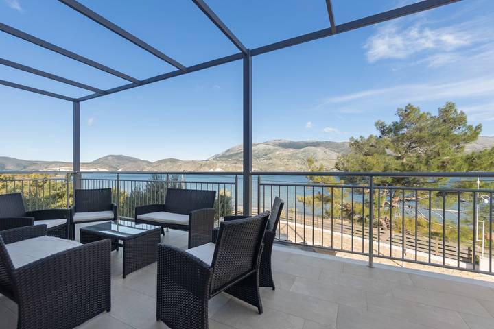 Apartamento para 8 personas, con Balcón además de Jardín y Piscina para niños en Cefalonia