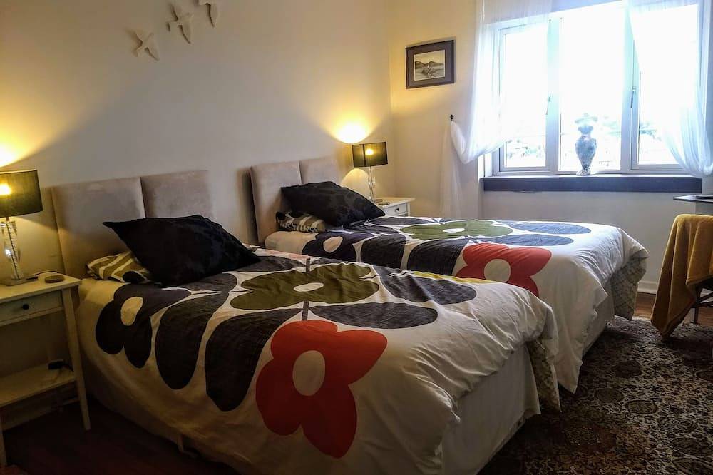 Entire apartment, Edinburgh Art Deco city centre apartment. Beautifully presented  home-from-home in Edinburgh, Edinburgh and Lothian