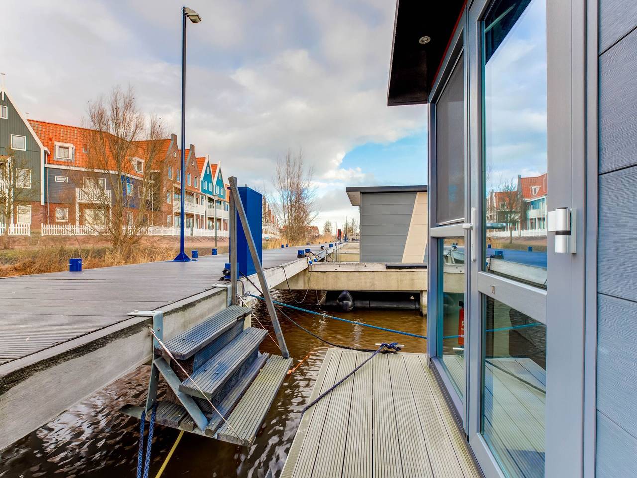Hausboot in Volendam nahe Fort Edam in Volendam, Markermeer