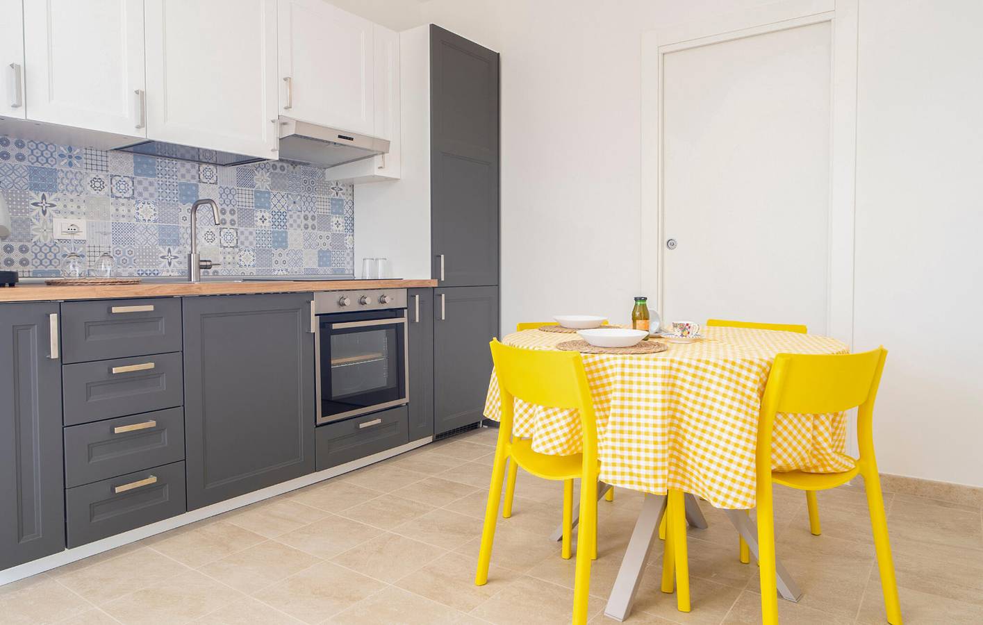 Ganze Ferienwohnung, Strandresort mit Pool, WLAN und Klimaanlage, 1,5 km vom Agua Beach Resort entfernt in Marzamemi, Noto und Umgebung