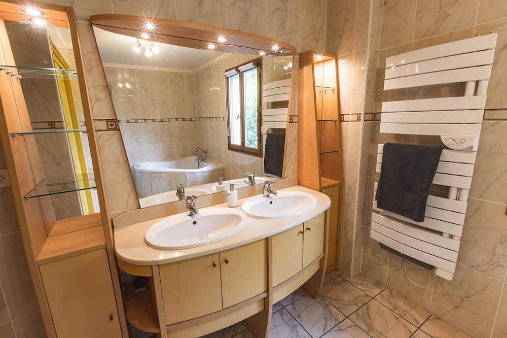 Maison avec magnifique vue in Azet, Pyrénées