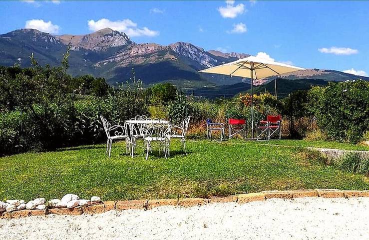 Appartamento per 2 persone, con Terrazza e Giardino nonché Panorama a Sarnano