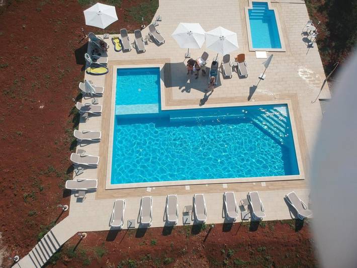 Ferienwohnung für 4 Personen, mit Balkon und Terrasse sowie Garten und Kinderpool in Nova Vas