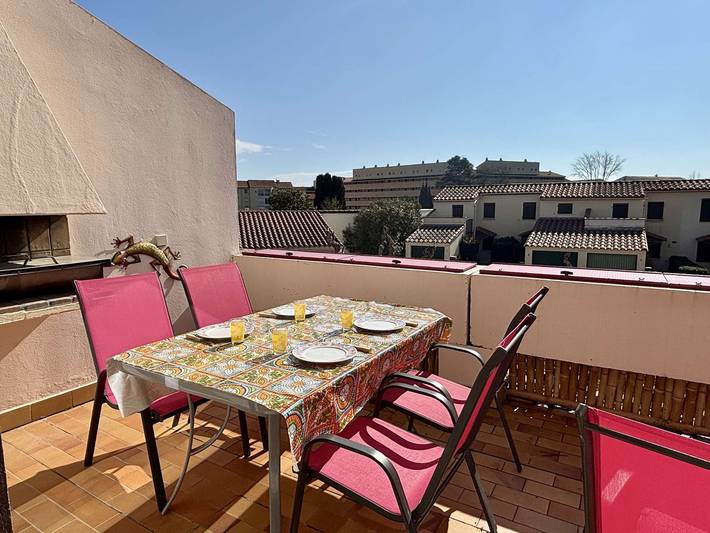 Entire apartment, Argelès-sur-Mer: Mezzanine Apt for 4 with Parking in La Côte Vermeille, Argelès-sur-Mer