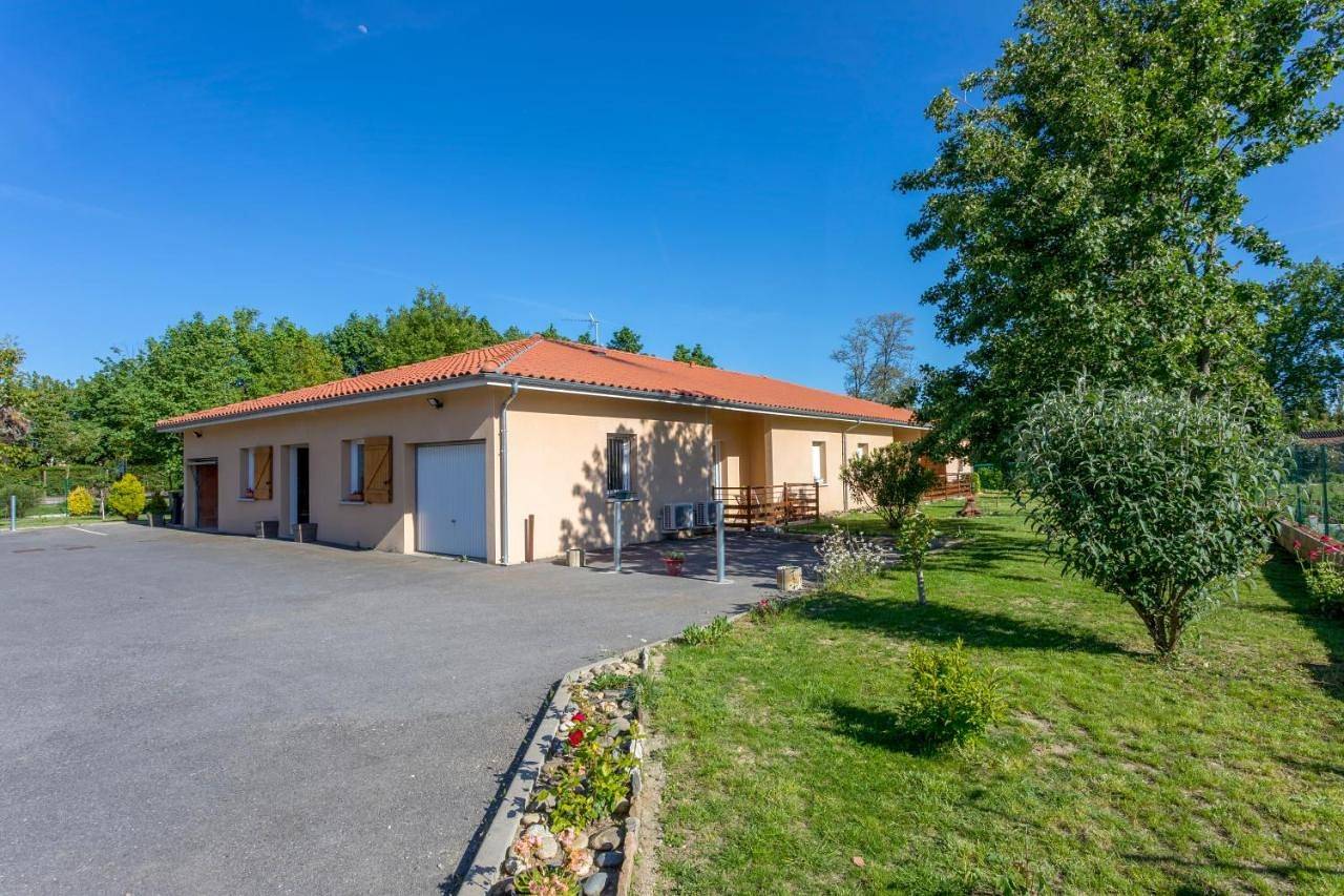 Double Bed Apartment with Terrace and Garden View in Portet-sur-Garonne, Toulouse et ses environs