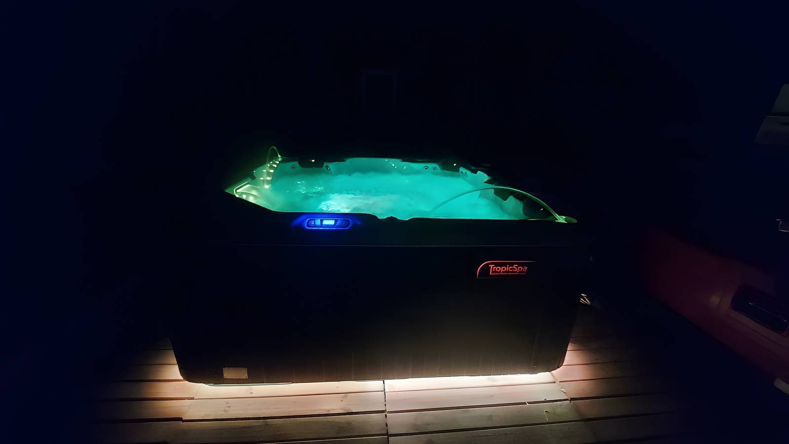 Chalet 'Midden in de natuur' met privéterras, gedeelde tuin en wifi, foto 14