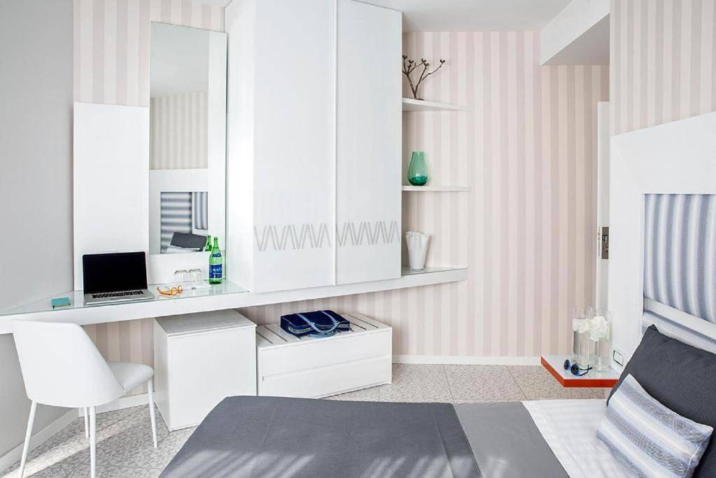 Villa Aragonese Rooms in Spiaggia di Torregaveta, Monte di Procida
