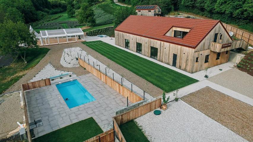 Appartement de vacances pour 2 personnes, avec sauna et jardin ainsi que piscine et jacuzzi