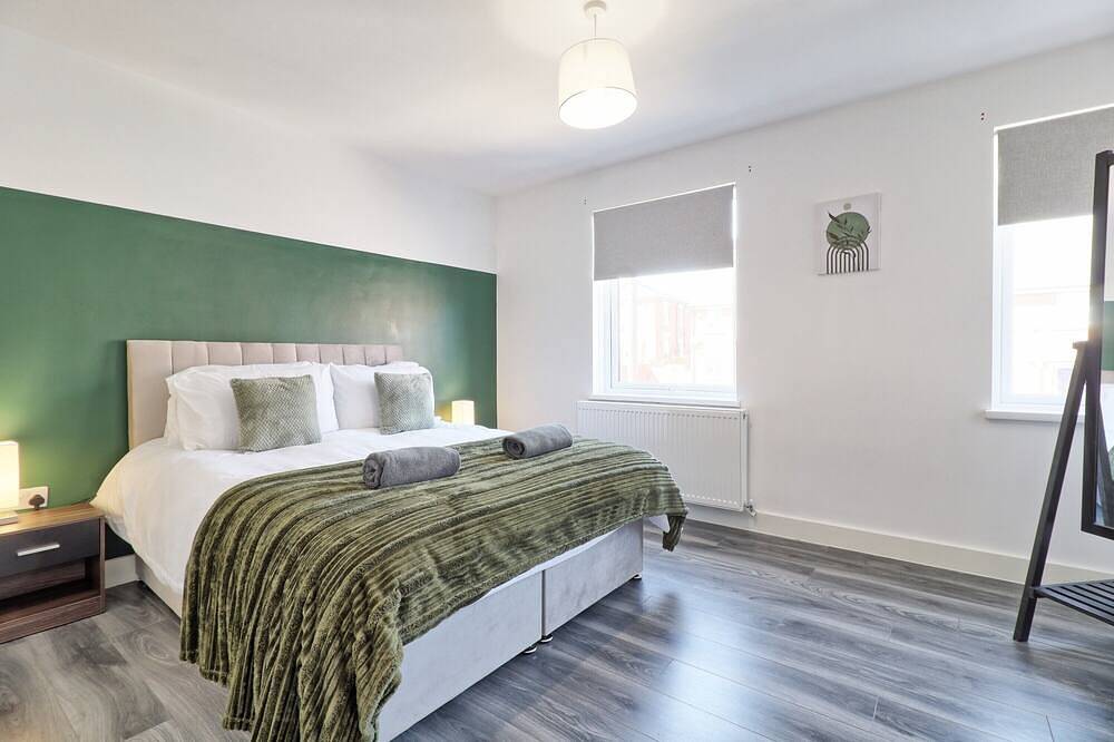 Spacious Contractor Stay | Homely House | Sleeps 8 | Colchester in Colchester, Essex