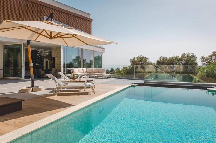 Villa für 10 Personen, mit Balkon und Terrasse sowie Garten und Pool in Montenegro - 3