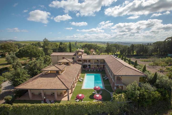 Hôtel pour 2 personnes, avec jacuzzi ainsi que piscine et jardin