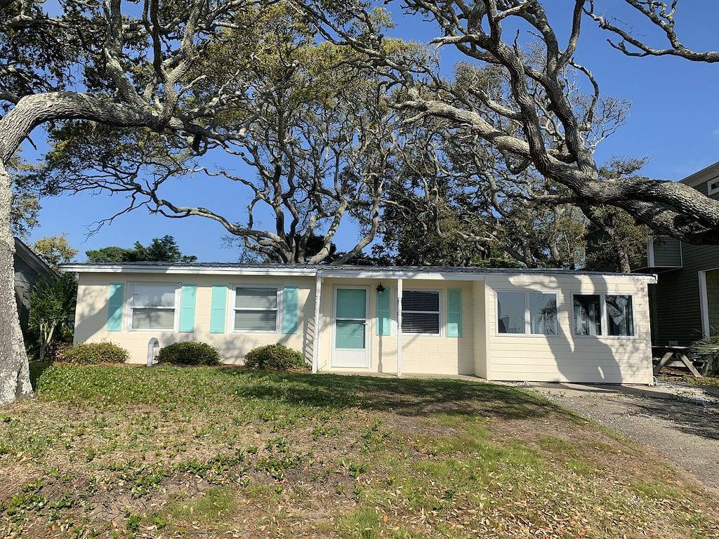 Beach house close to the ocean direct beach access in Oak Island (NC), Brunswick County