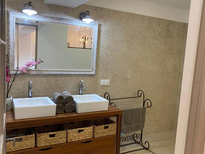 Maison d’hôte pour 2 personnes, avec vue ainsi que jardin et piscine à Le Castellet - 4