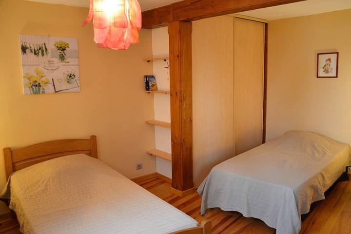 Gîte pour 10 personnes, avec jardin dans Rhône - 4