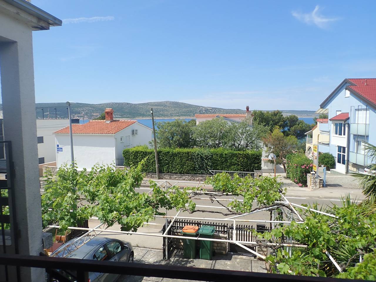 Entire apartment, Holiday apartment for 5 people with balcony in Starigrad, Zadar
