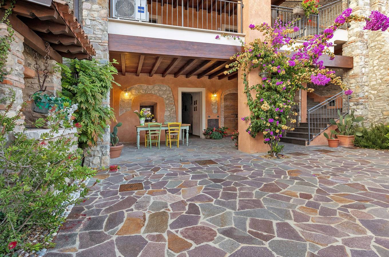 Ganze Wohnung, Apartment 'Il Borgo Apartments Lavanda' mit Seeblick, Wlan und Klimaanlage in Polpenazze del Garda, Gardasee-Berge