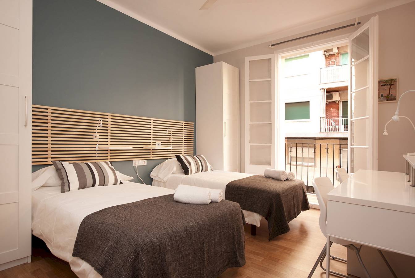 Appartement entier, Appartement de vacances pour 6 personnes avec balcon in District de Sants-Montjuïc, Barcelone
