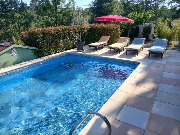 Location de vacances pour 4 personnes, avec Balcon et Terrasse ainsi que Jardin et Piscine à Saint-Maximin-la-Sainte-Baume