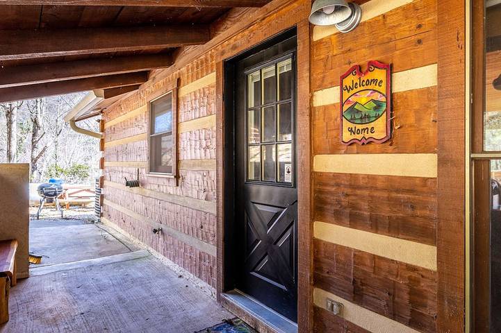 Glamping for 10 people, with hot tub and balcony in Great Smoky Mountains National Park