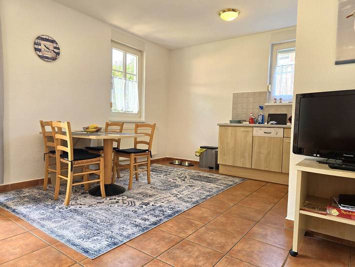 Ganze Wohnung, Ferienwohnung Seehund für Ostsee-Urlaub mit Hund in ländlicher Lage auf Rügen in Neddesitz, Sagard
