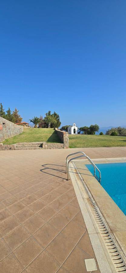 Location de vacances pour 20 personnes, avec vue ainsi que piscine et jardin dans Perdika - 2