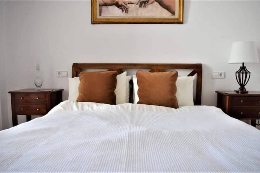 Entire apartment, Superior 3Br Apt Minutes From Puerto Banus y Marbella in Los Arqueros Golf and Country Club, Benahavís