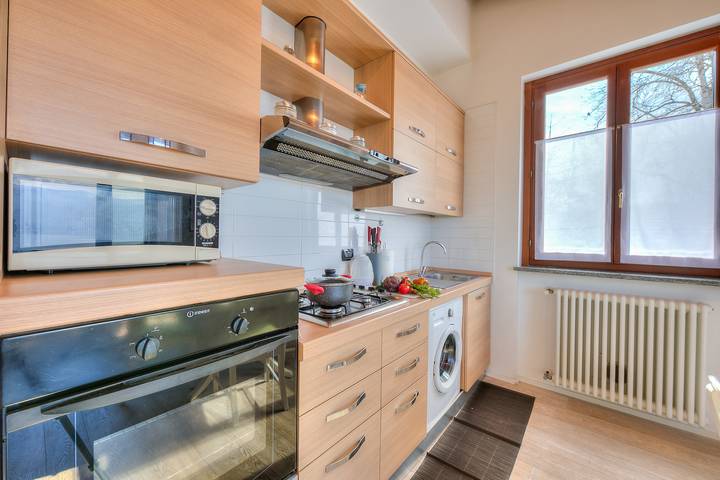 Gîte pour 4 personnes, avec vue sur le lac et balcon, adapté aux familles à Laveno-Mombello - 3