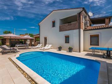 Ferienhaus für 8 Personen, mit Pool und Garten in Kosinozici