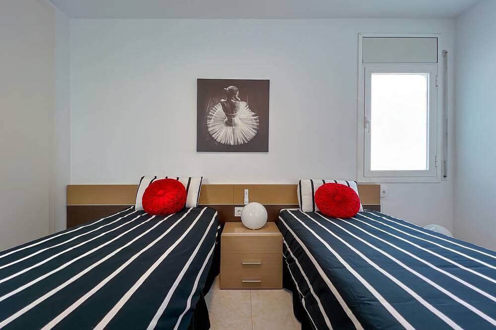 Ganze Wohnung, Nice apartment in Calella for 6 people, just 100 m from the beach. Free wifi. in Calella, Costa del Maresme