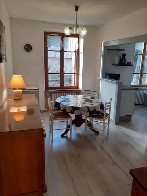 Appartement entier, One-Bedroom Apartment in Grandrieu (Lozère), Région de Mende