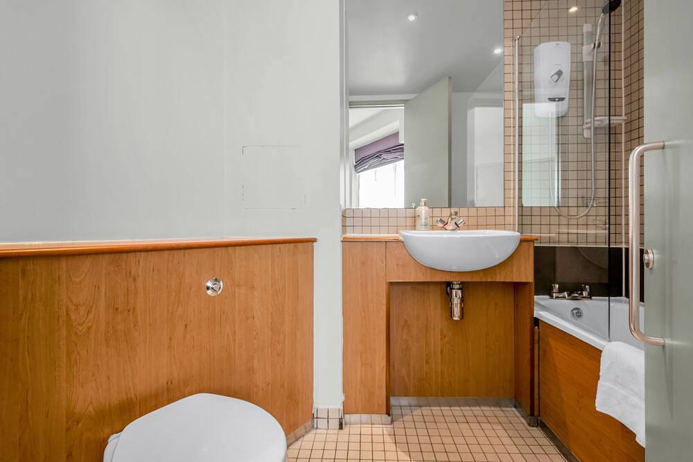 Ganze Wohnung, Contemporary One Bedroom Apartment in City Road, London by Mysquare in Islington, London