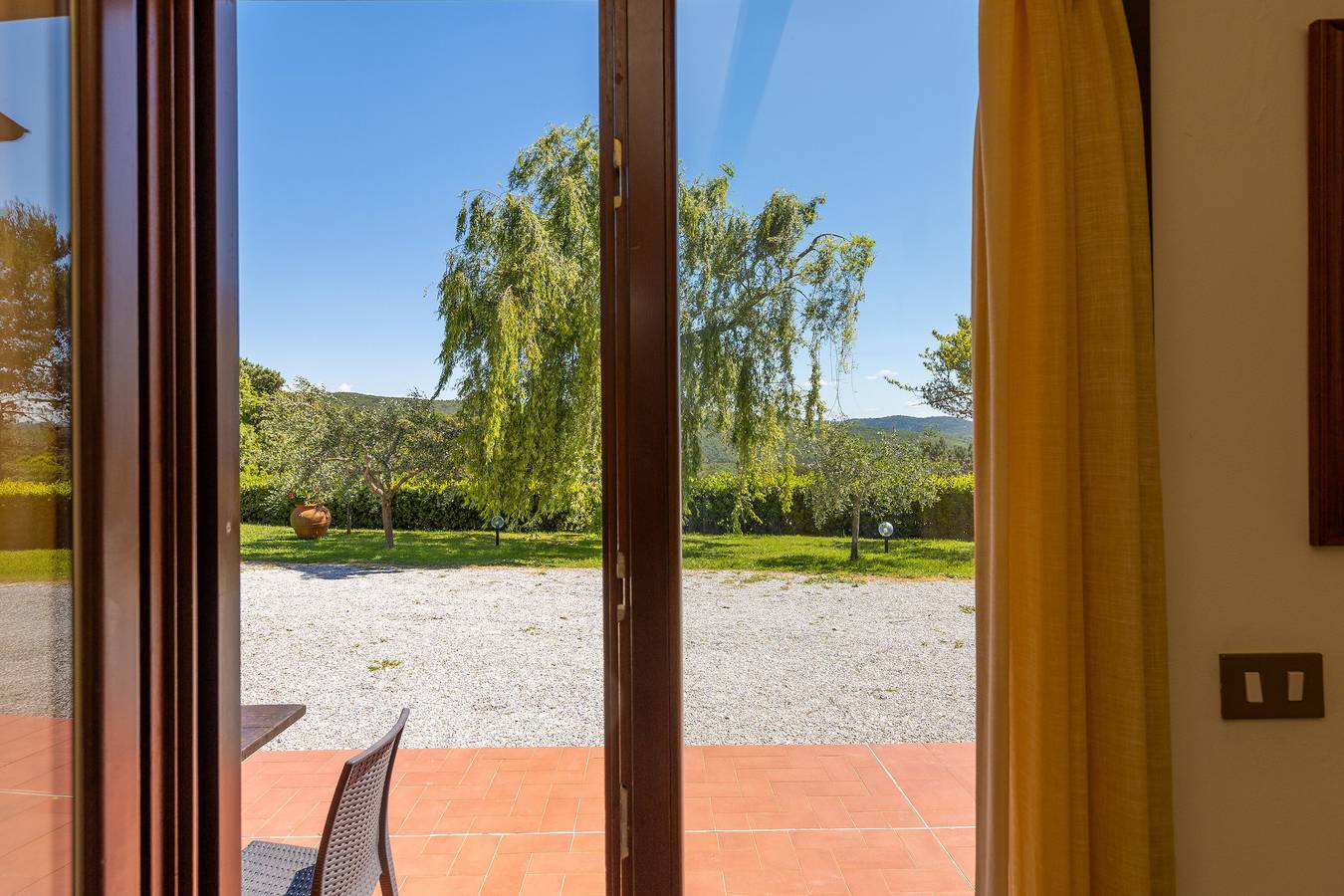 Entire apartment, Apartment 'Erba Di Campo - Patata' with Shared Pool, Wi-Fi and Air Conditioning in Livorno, Etruscan Coast