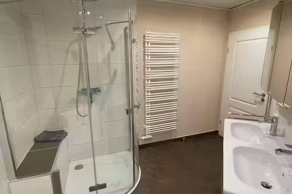 Ganze Wohnung, Großzügige Wohnküche mit direktem Gartenzugang in Himmelkron, Frankenalb