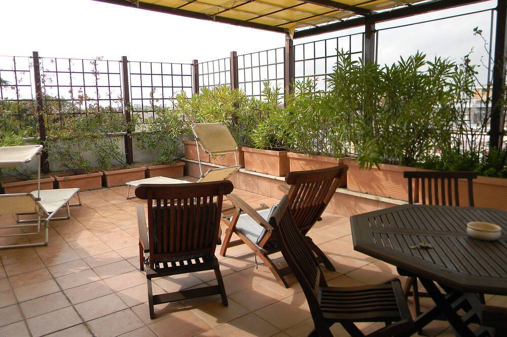 Apartamento entero, Janículo cerca de Trastevere Vaticano estudio agradable bien equipado con una gran terraza in Roma, Provincia de Roma